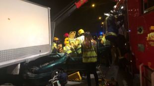 Herido grave al chocar un coche contra un camión en la Albufera