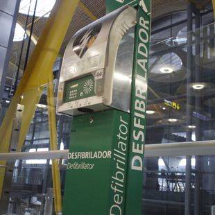 Los buses de la EMT llevarán desfibriladores portátiles