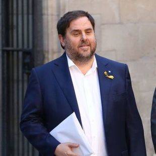Pillados tres policías mofándose de Junqueras