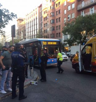 Un bus de la EMT atropella a una mujer en Goya