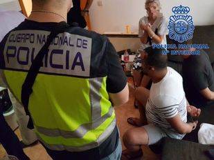 Tres detenidos por prostituir a una mujer 12 horas al día en Montera