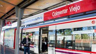 La directora de Cercanías Madrid, Magdalena Bodelón, y el alcalde de Colmenar Viejo, Jorge García Díaz, han presentado las obras de remodelación y mejora en la estación de Colmenar Viejo.