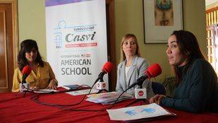 Esther Niso, directora de la Escuela Infantil Atenea de Tres Cantos, Nicole Batalla, profesora de pre-kindergarten de Casvi International American School de Tres Cantos y Susana Pérez, moderadora de la tertulia educativa