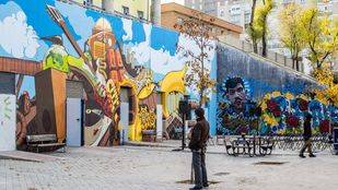 El Ayuntamiento de Madrid ha presentado el proyecto 'Compartiendo Muros' para la mejora del paisaje urbano de los distritos a través de murales artísticos.