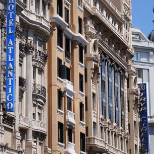 Crece el turismo en Madrid frente a la caída del catalán