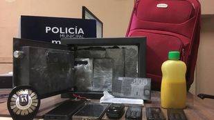 Arrestados dos estafadores con billetes tintados