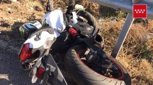 Muere tras chocar con un coche en la M-203