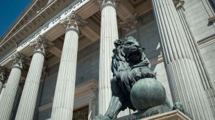 La ley que flexibiliza la regla de gasto supera el primer examen