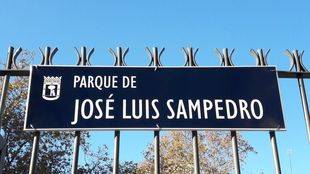 Plaza de los jardines de José Luis Sampedro en el distrito de Chamberí