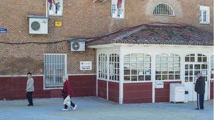 La gestión de la empresa perjudica a trabajadores y mayores usuarios de los centros.