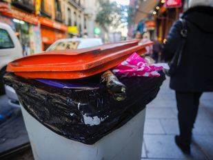Mayor recogida de basura por los regalos de Reyes