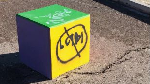 Pintadas contra el colectivo LGTBi en Torrelodones