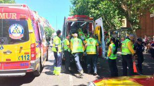 Muere un motorista por un golpe con una valla de Alcalá