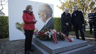 El PSOE homenajea al "devorador de libros" amante del cielo de Madrid