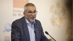 El consejero de Políticas Sociales se disculpa por distinguir entre niños "normales" y "pobres"