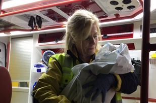 Emergencias Madrid comprueba que está en perfecto estado de salud y es trasladada para revisión pediátrica a La Paz.