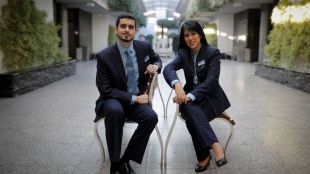 La funeraria se actualiza: coches blancos y nuevos uniformes