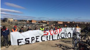La protesta por la Operación Chamartín reúne a medio centenar de personas