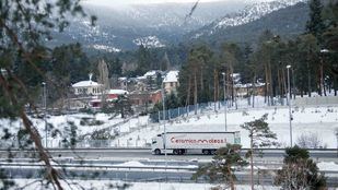Atascos en la capital y cortes en tramos de la AP-6
