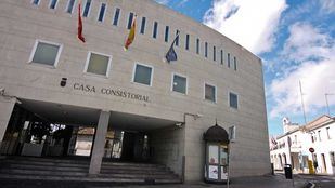 El joven trabaja como asesor del grupo municipal del PP en el Ayuntamiento de Parla.