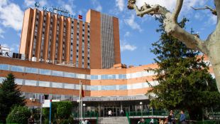 Muere al beberse una taza de detergente por error