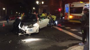 Un motorista, grave tras chocar con un coche de alquiler