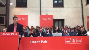 Sánchez critica a Cs por sostener a un PP "corrupto" y se une a la huelga feminista
