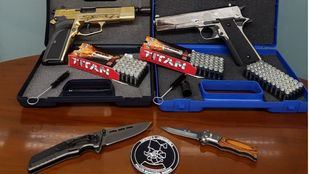Requisadas dos pistolas de fogueo y munición