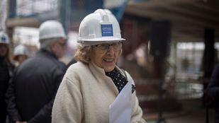 Carmena mejora su nota como alcaldesa