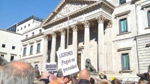 Los jubilados 'toman' el Congreso por unas "pensiones dignas"