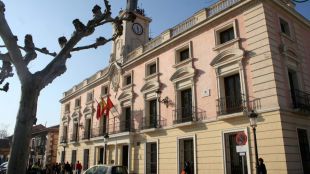 Suspendido un empleado del Ayuntamiento de Alcalá por acoso sexual