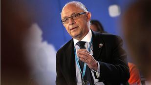 Montoro se compromete a que los ayuntamientos puedan reinvertir su superávit