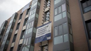 Higueras promete licitar 3.600 viviendas de la EMVS frente a las 951 de Botella