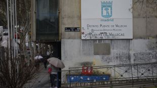 Agua y electricidad, peligroso dúo en un pabellón de Vallecas