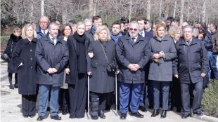 Margaritas y 191 globos en recuerdo de las víctimas