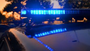 Agrede a su pareja con el bebé en brazos