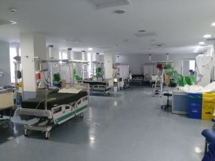 Goteras y humedades obligan a reubicar a cinco pacientes del Hospital Clínico