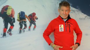 Carlos Soria llevará la bandera de Madrid a la séptima cumbre más alta del planeta