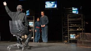 Le invitamos a ver 1984 , de George Orwell