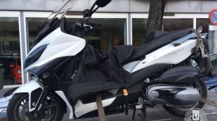 Detenida una pareja por tráfico de drogas tras un accidente con la moto robada que conducían
