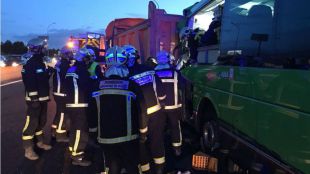 Un choque entre un bus y dos camiones se salda con 17 atendidos en Pinto