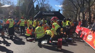 Sufre una parada cardiaca a 100 metros de la meta