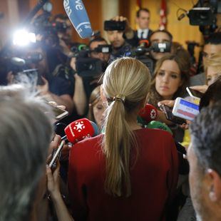 Alcaldes y padres de alumnos coinciden: Cifuentes debe dimitir