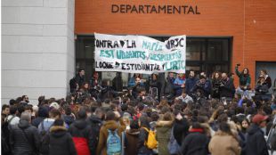 Los estudiantes: "Fuera la mafia de la universidad"