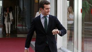 Pablo Casado dice que le será "fácil" demostrar que tiene su Máster
