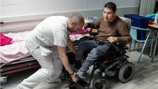 Sacyr prestará el servicio de ayuda a domicilio a 4.600 usuarios de la región