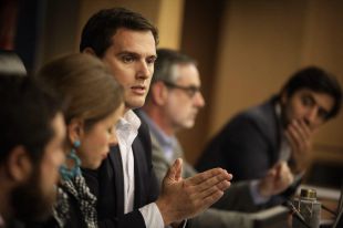 Rivera pide a Rajoy un candidato interino para seguir la 'vía murciana'