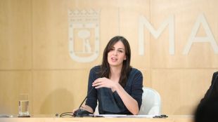 Maestre pide la dimisión de Cifuentes y disculpa la de los ediles imputados