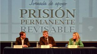 Conferencia en Torrejón del padre de Mari Luz Cortés, Juan José Cortés.