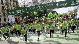 Madrid se tiñe de verde contra el cáncer